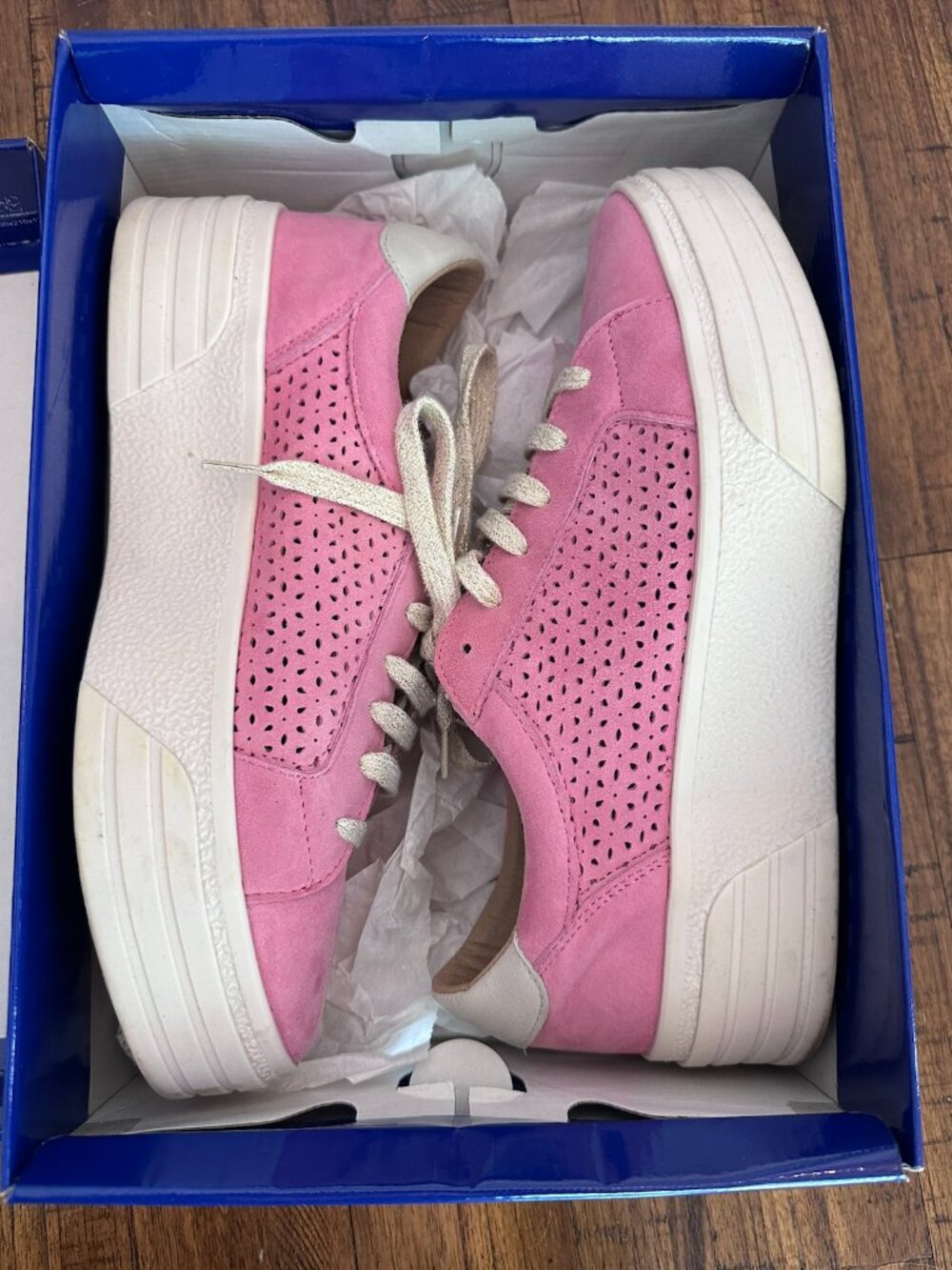 Bos. & Co. Lotta Platform Sneakers – Pink Rose/Marfil SIZE: EU 40